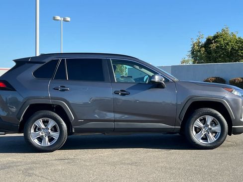 Used 2022 Toyota RAV4 LE AWD/4WD image 6