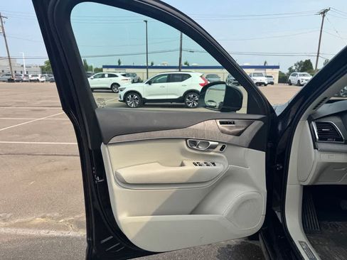 Used 2024 Volvo XC90 B6 Plus w/ Protection Package Premier AWD/4WD image 17