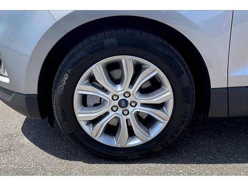 Used 2022 Ford Edge Titanium image 9