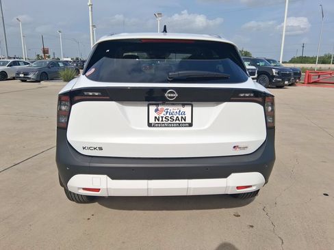New 2026 Nissan Kicks SV w/ SV Premium Package FWD image 6