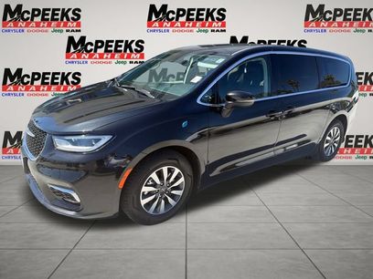 Used 2023 Chrysler Pacifica Touring-L