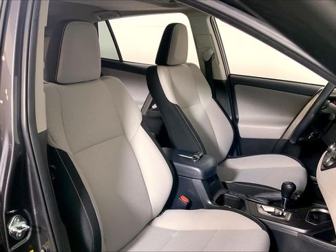 Used 2018 Toyota RAV4 XLE AWD/4WD image 9