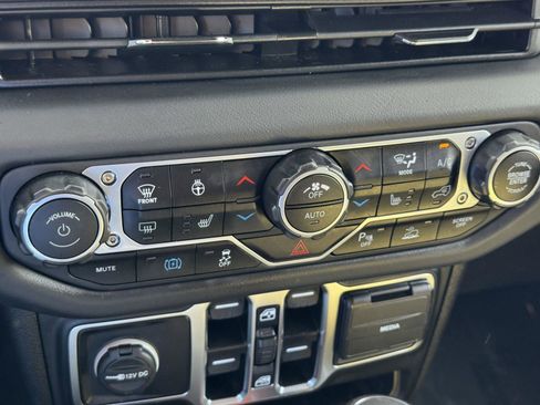 Certified 2025 Jeep Wrangler Sahara w/ Safety Group image 18