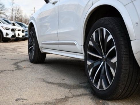 Certified 2025 Volvo XC90 B6 Plus image 9