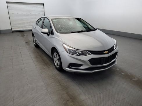 Used 2018 Chevrolet Cruze LS FWD image 13