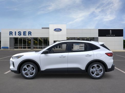 New 2026 Ford Escape ST-Line w/ Tech Pack #1 FWD image 3