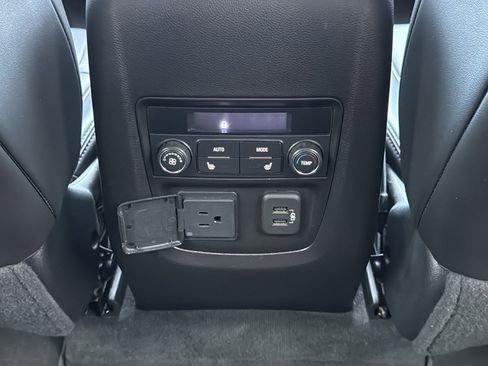 Used 2022 Buick Enclave Avenir image 17