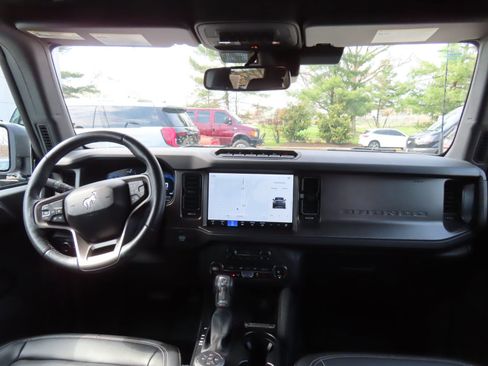 Used 2025 Ford Bronco Badlands image 16