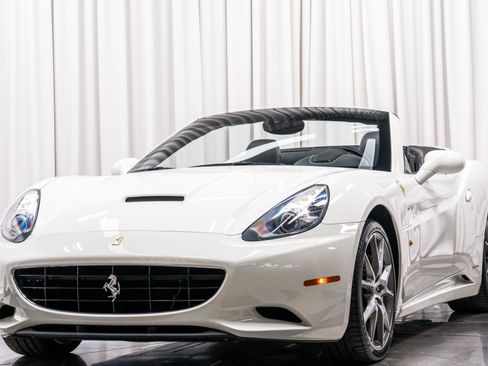 Used 2014 Ferrari California image 5