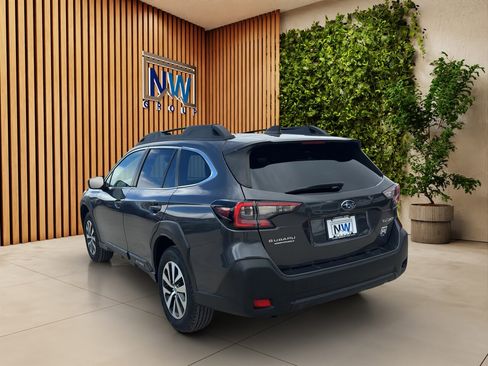 Used 2023 Subaru Outback Premium AWD/4WD image 9