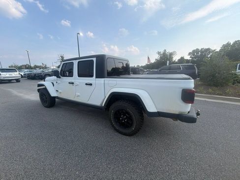 Used 2024 Jeep Gladiator Sport AWD/4WD image 4