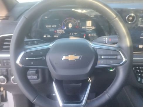 Used 2025 Chevrolet Suburban Premier image 18