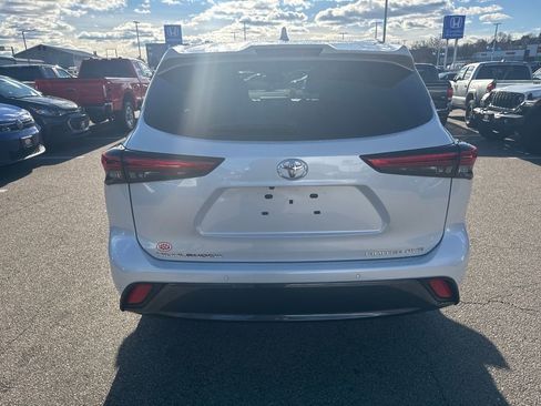 Used 2023 Toyota Highlander Limited image 6