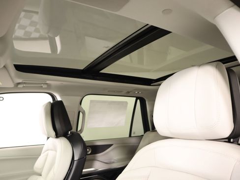 New 2026 Lincoln Navigator Reserve w/ Jet Appearance Package AWD/4WD image 16