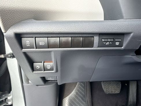 Used 2024 Toyota Sienna XLE image 16