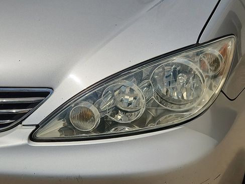 Used 2005 Toyota Camry XLE image 12