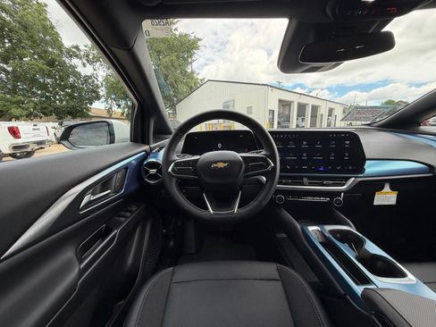 Used 2025 Chevrolet Equinox EV LT w/ Convenience Package FWD image 2