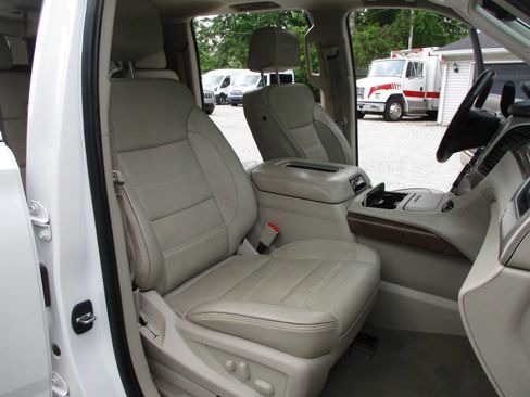 Used 2019 GMC Yukon XL Denali w/ Denali Ultimate Package AWD/4WD image 28