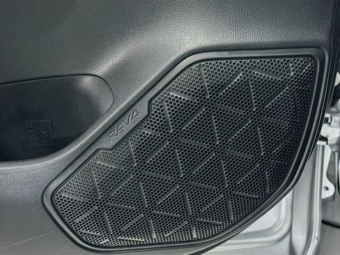 Used 2025 Toyota RAV4 XLE image 18