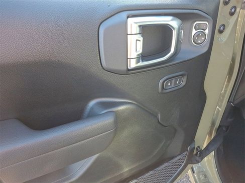 New 2025 Jeep Gladiator Sport image 8