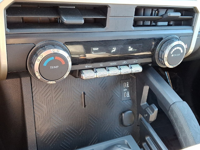 Used 2025 Toyota Tacoma SR5 AWD/4WD image 15