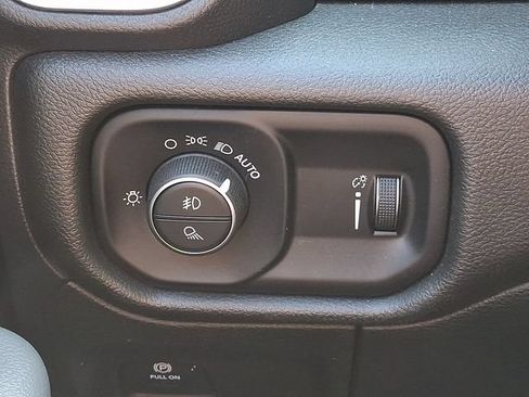 Used 2021 RAM 1500 Big Horn AWD/4WD image 25