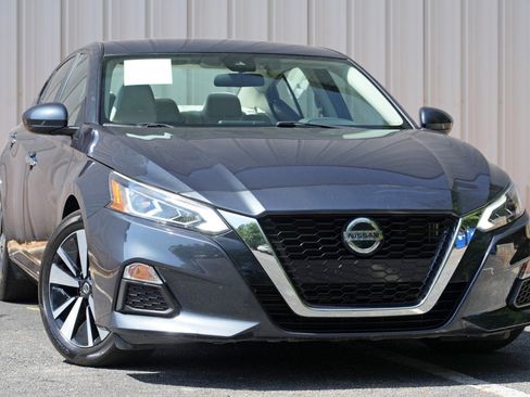 Used 2022 Nissan Altima 2.5 SV FWD image 2