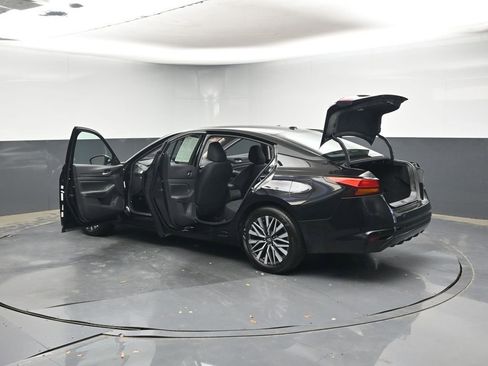 Used 2025 Nissan Altima 2.5 SV FWD image 49