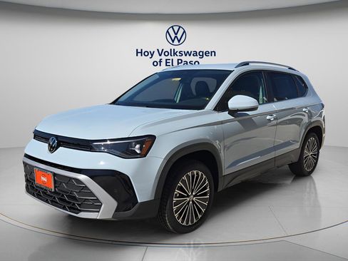 New 2026 Volkswagen Taos SE FWD image 6