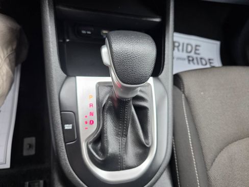 Used 2022 Kia Forte LXS FWD image 32