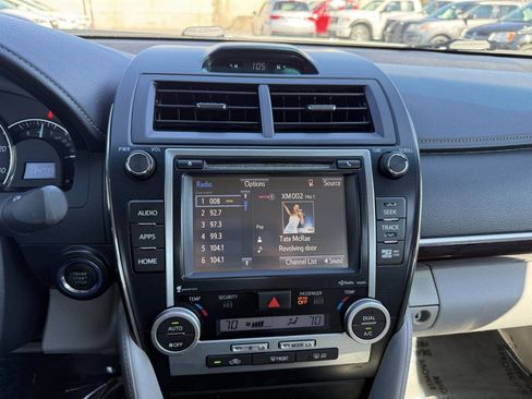 Used 2014 Toyota Camry XLE w/ Leather Package image 23