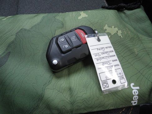 Used 2025 Jeep Wrangler Unlimited Sahara w/ Safety Group image 29