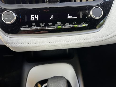 Used 2025 Toyota Corolla SE image 27