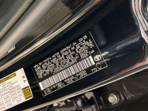 Used 2025 Toyota Prius LE AWD/4WD image 28