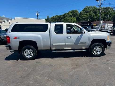 Used 2010 Chevrolet Silverado 2500 LT w/ Interior Plus Package AWD/4WD image 7