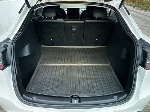 Used 2021 Tesla Model Y Long Range image 18