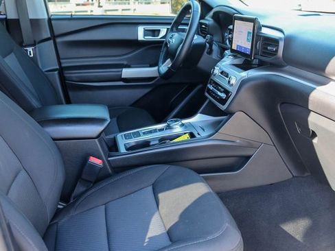 Used 2022 Ford Explorer XLT image 16