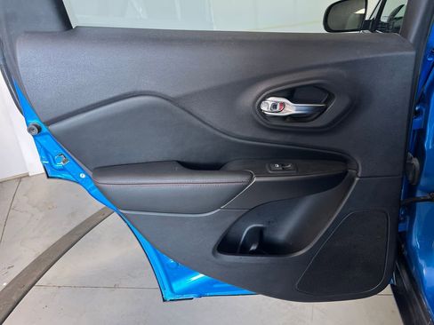 Used 2020 Jeep Cherokee Trailhawk w/ Cold Weather Group image 28