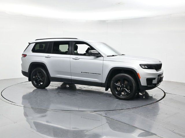 Used 2023 Jeep Grand Cherokee L Altitude AWD/4WD image 3