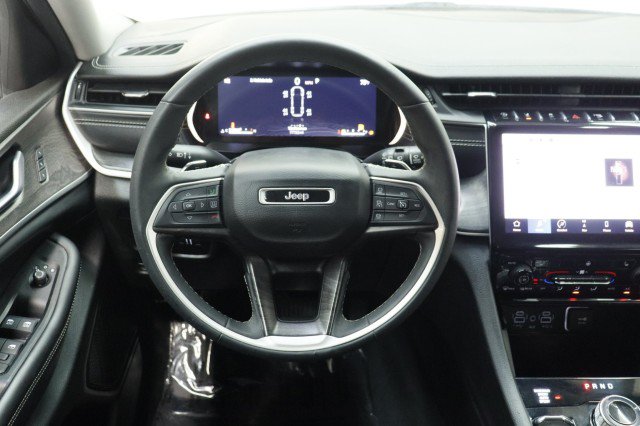 Used 2023 Jeep Grand Cherokee L Limited AWD/4WD image 25