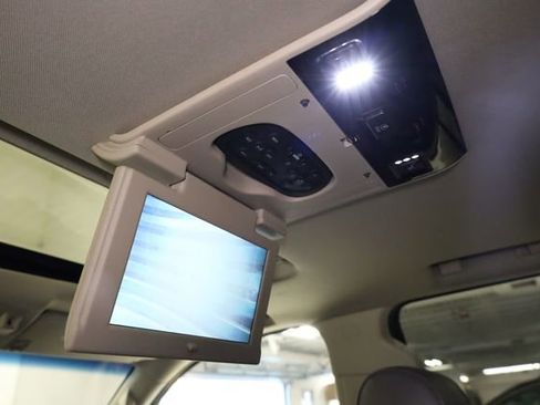 Used 2018 GMC Yukon Denali w/ Denali Ultimate Package image 32