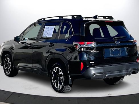 Used 2025 Subaru Forester Premium image 6