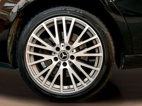 Used 2025 Mercedes-Benz CLA 250 4MATIC image 36