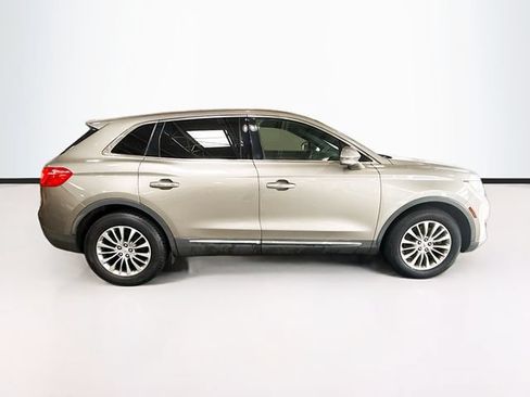 Used 2016 Lincoln MKX Select w/ Select Plus Package AWD/4WD image 5