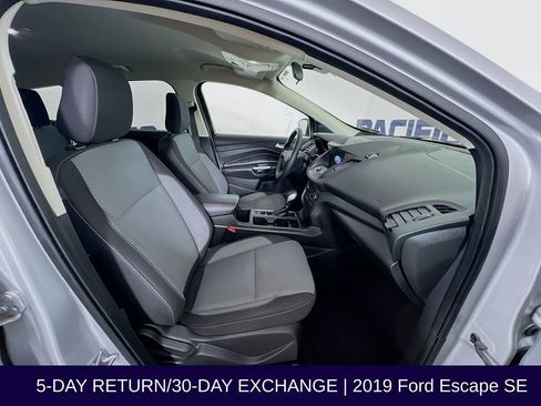Certified 2019 Ford Escape SE image 32