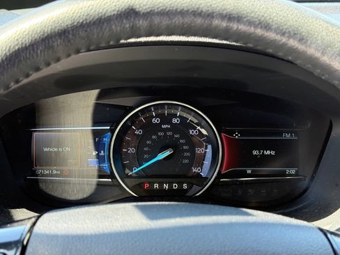 Used 2018 Ford Explorer XLT w/ Equipment Group 202A AWD/4WD image 17