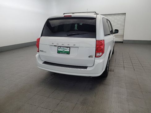 Used 2018 Dodge Grand Caravan SXT FWD image 7