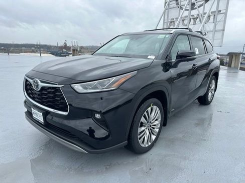 New 2026 Toyota Highlander Platinum image 5
