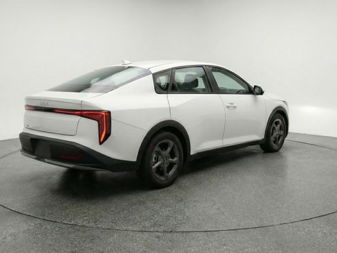 Used 2025 Kia K4 LXS image 9