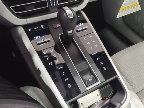 New 2026 Porsche Macan image 24